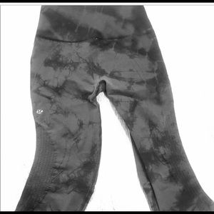 Lululemon Leggings (Capri Length)